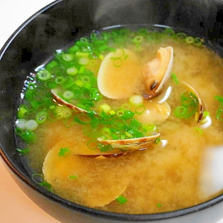 水から煮ることで出汁要らず!アサリの味噌汁